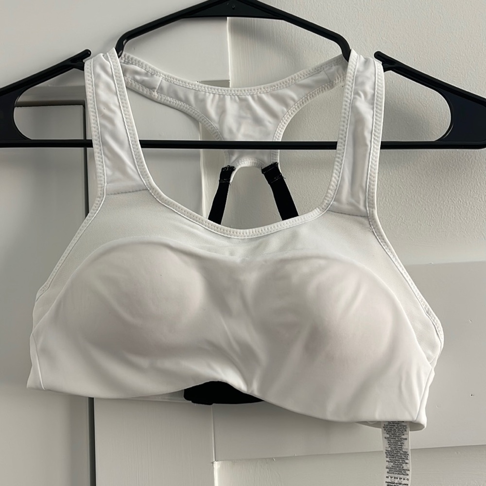 White Nike cross back sports bra